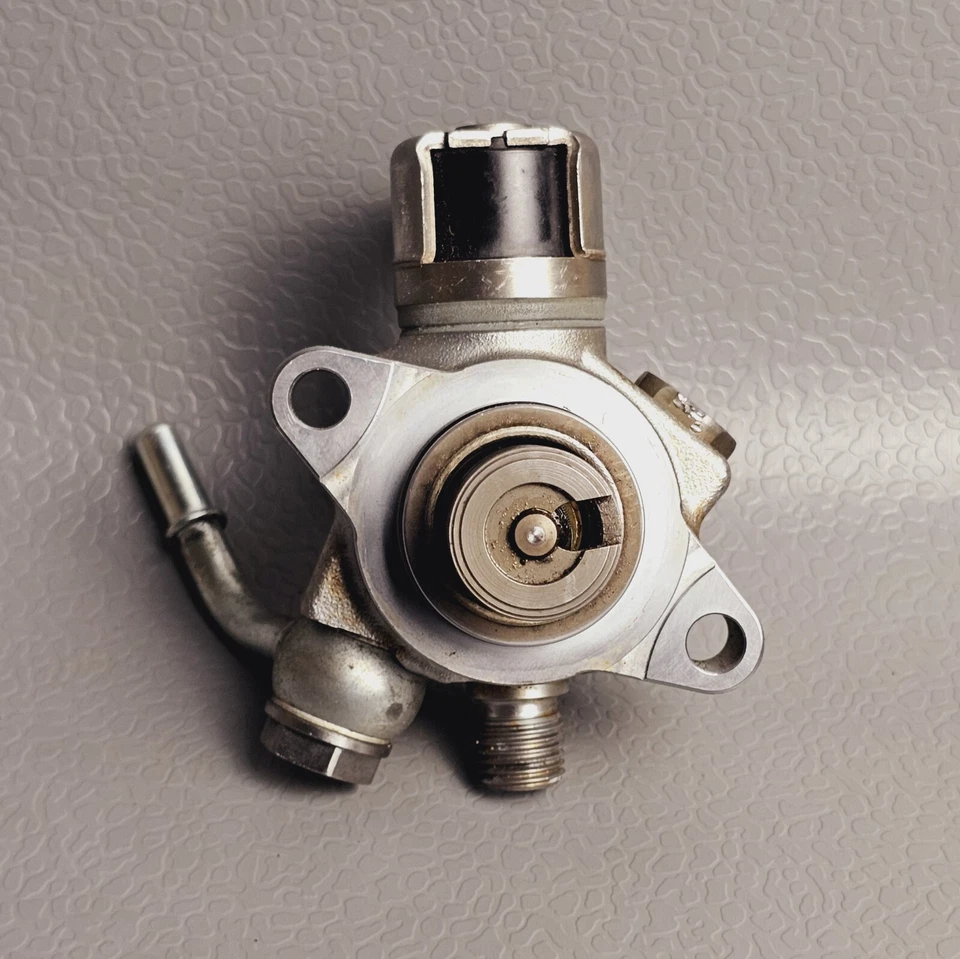 Bomba de combustible de alta presión Mazda 3 CX-3 2014-2018 Sport Touring OEM PE21-20-3F0 Foto 4 de 4