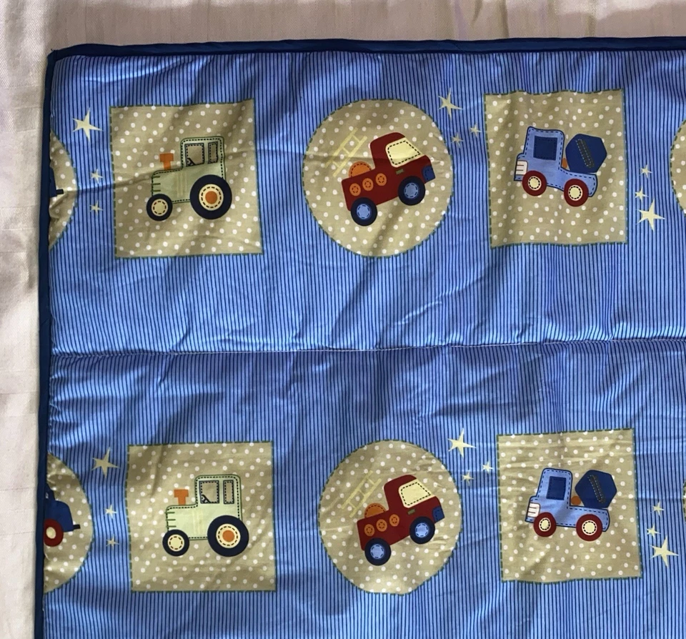 Edredón/edredón azul Dream on Me para niños para cuna o cama para niños pequeños 41"x33" camiones Foto 2 de 4