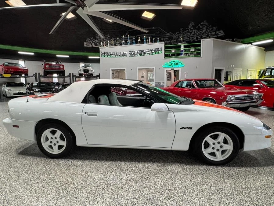 Chevrolet Camaro 1997 convertible Z28 de 2 puertas Foto 2 de 4