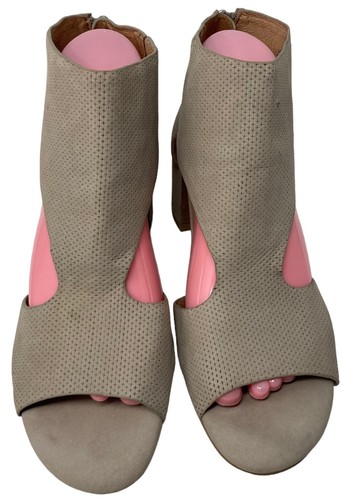 Gentle Souls Kenneth Cole Roan Women's Size 8.5 US Beige Chunky Heeled Sandals - Picture 4 of 10