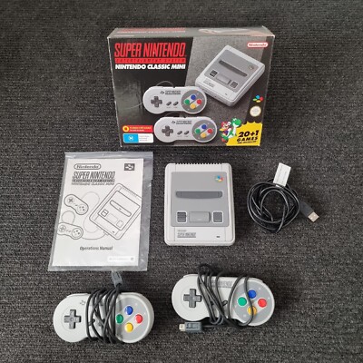 任天堂 - Nintendo Classic Mini: SUPER NINTENDO Nintendo Classic Mini: Super Nintendo Entertainment System