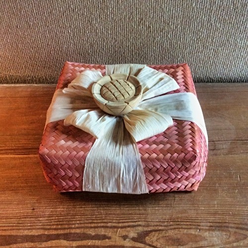 Woven Rattan Pineapple Lid Storage Basket Square Container Gift Box - Picture 6 of 7