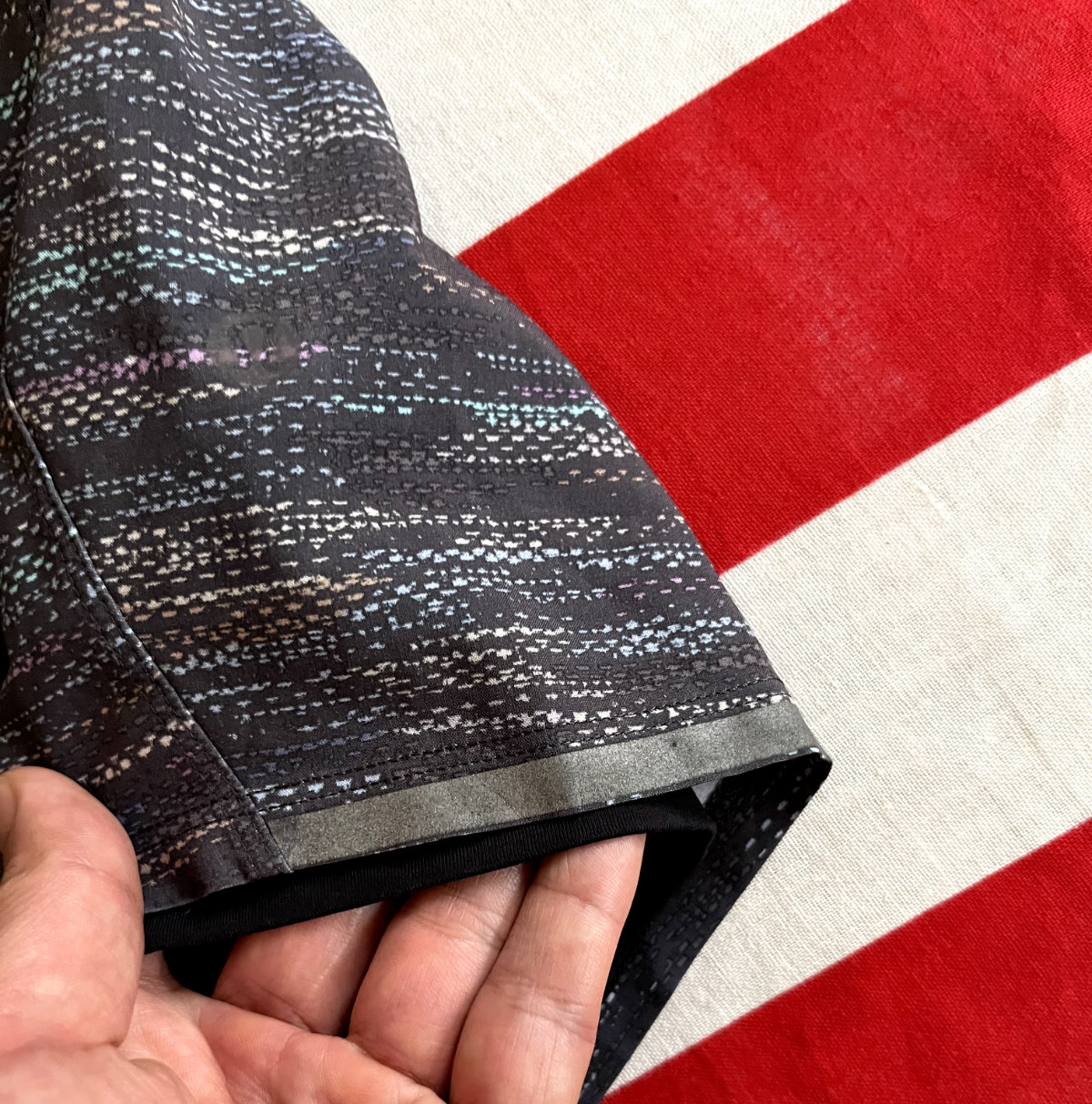 Lululemon Gray Shorts Texture Pattern Compression… - image 4