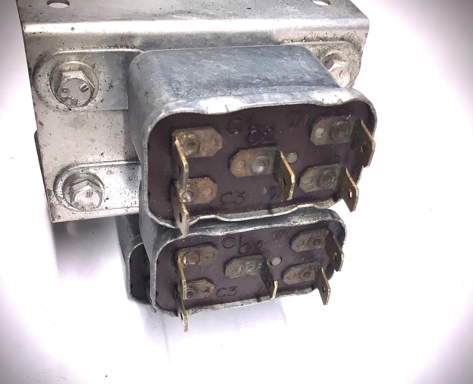 1966-80 Rolls Royce Silver Shadow Wraith II Front Right Side Relays & Bracket