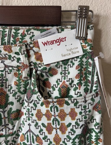 NWT Wrangler Wmn’s High Waisted Fierce Flare retro boho pattern Jeans 2X32 - Picture 10 of 16