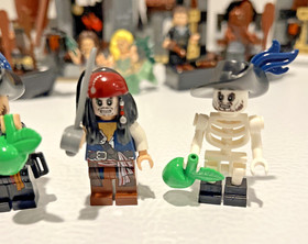 LEGO Pirates of the Caribbean 4194 Whitecap Bay 99% Complete w/ extra Mini Figs