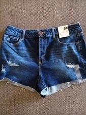 NWT WOMENS SO HIGH RISE  SHORTS SIZE 17/ 33 WAIST,BRAND NEW WITH TAGS,,LOOK 