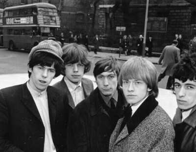 The Rolling Stones Unsigned 6'' x 4'' photo- Rock band - 100% to Cancer Charity *4