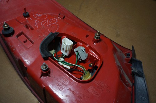 2003-2004 INFINITI G35 SEDAN REAR PASSENGER RIGHT QUARTER TAIL LIGHT RH OEM - Picture 6 of 6