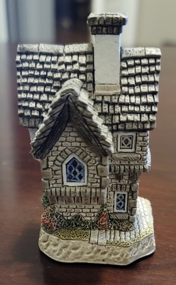 David Winter D1050 Sir Tristan's King Arthur Cottage Collection
