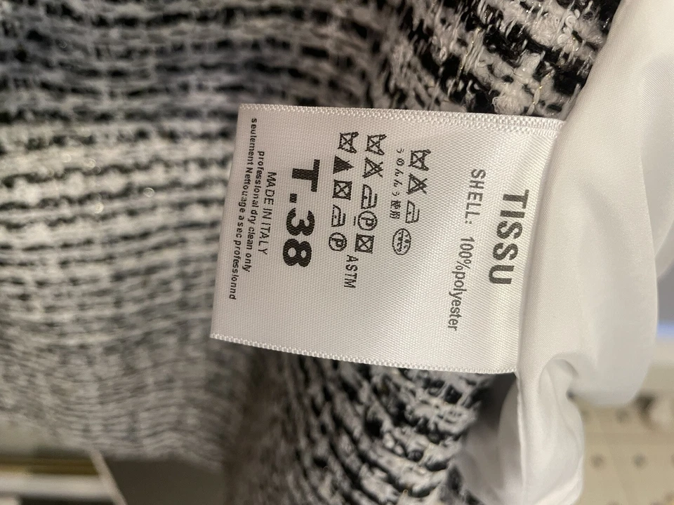 Conjunto de traje de tweed para mujer CHANEL. Venta al por menor $2650 (abierto a ofertas) Foto 4 de 4