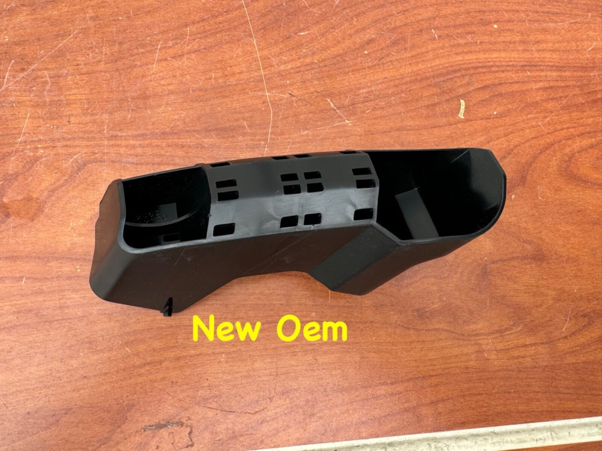 2020-2024 ToyotaCorolla Left Upper Rear Side Retainer 52563-02170
