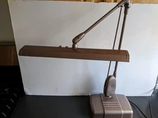 Dazor Model 2324, 18 " Industrial Desk Lamp With Floating Articulating Arm Works