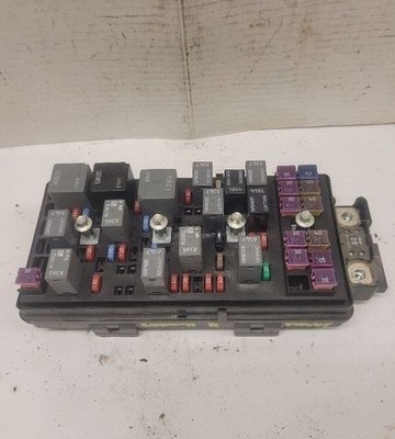 2009-2012 Chevy Malibu 2.4L Engine Fuse Box W/o Fog Lamps OEM