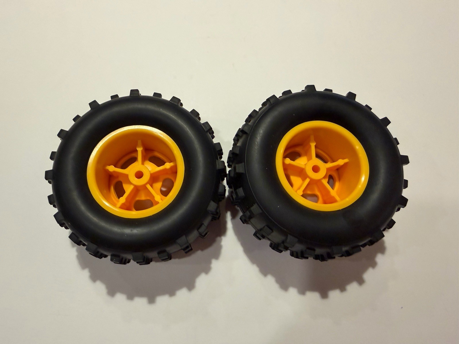 NEW KYOSHO Super Beetle Wheels & Tires Rear