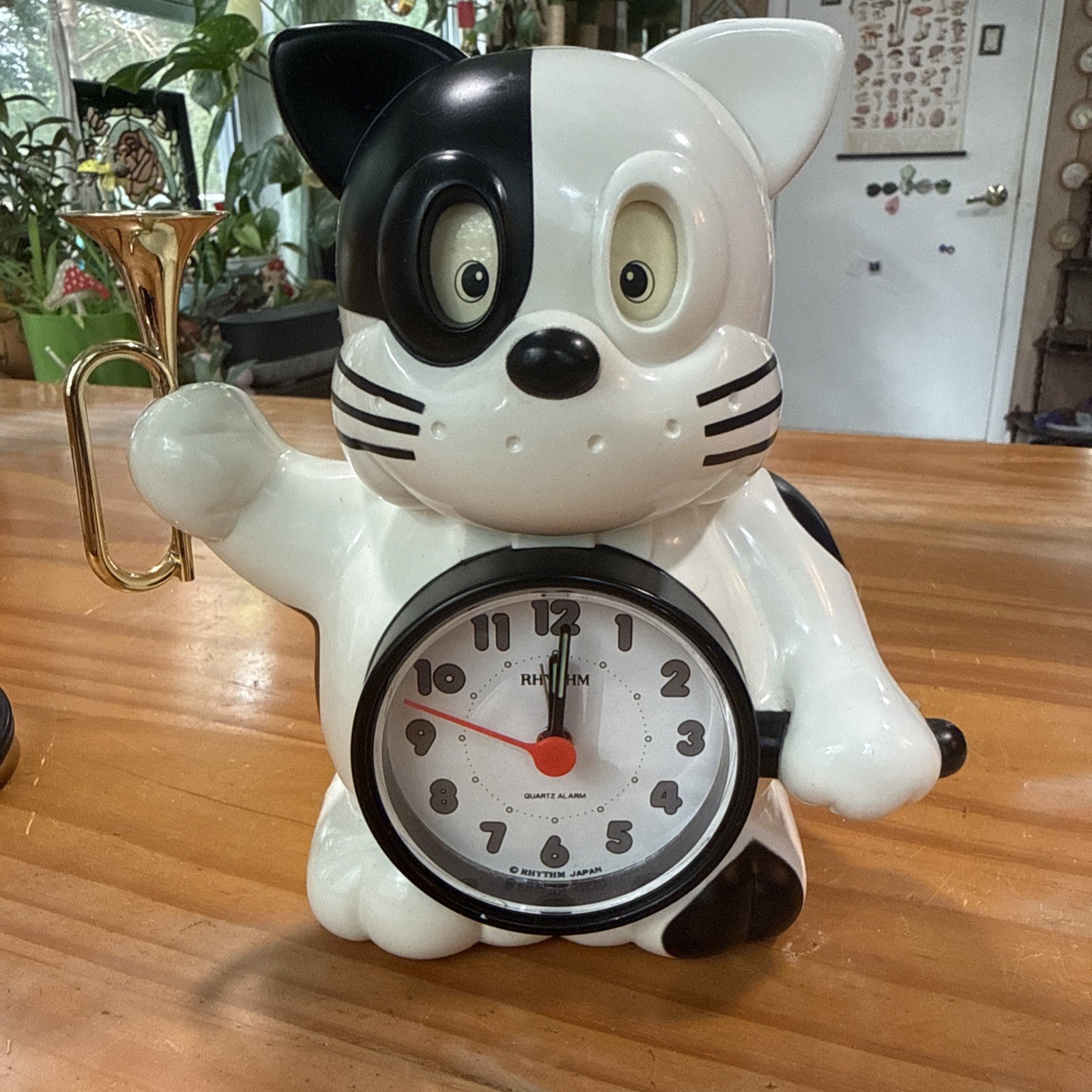 Vintage Rhythm "Rise & Shine" Black & White Cat Bugle Alarm Clock 7 in.WORKS