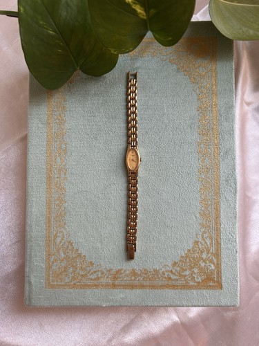 Vintage Rare Oval Thin Pulsar Silver GoldTone V220-6190 Petite Watch