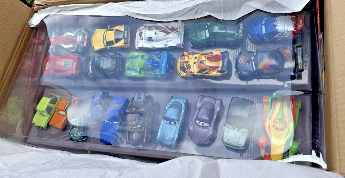 Disney Store カーズ2 16台セット DISNEY STORE CARS 2 PIXAR 20 PC DIESCAST MEGA SET EXCLUSIVE