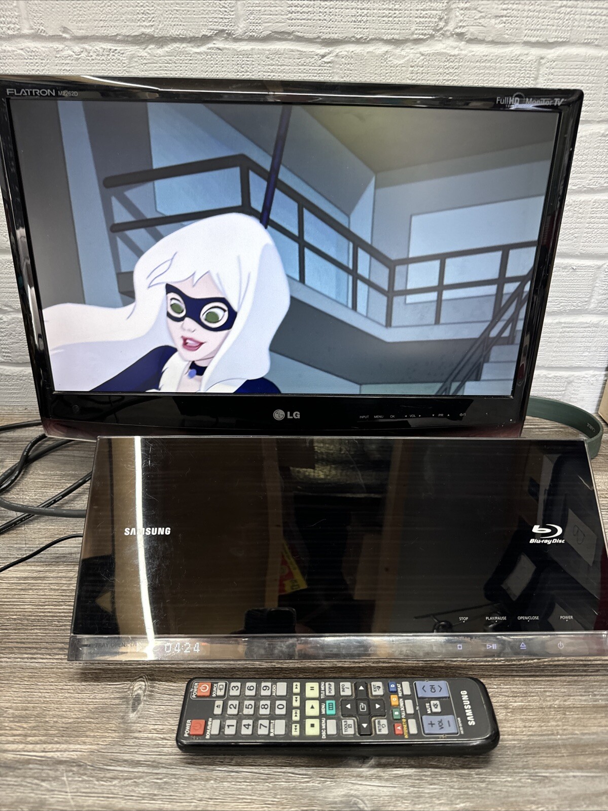 Samsung BDC7500 Bluray Player HDMI with Unique Slide Opening with