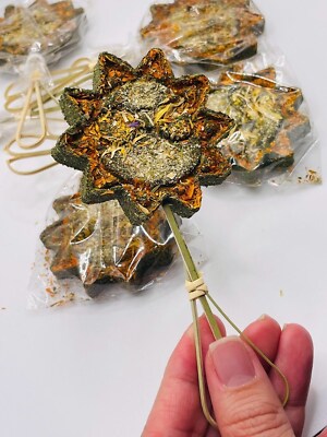 Sunshine Lollipop Timothy Grass Hay Treat For Rabbit, Guinea Pig, Chinchilla