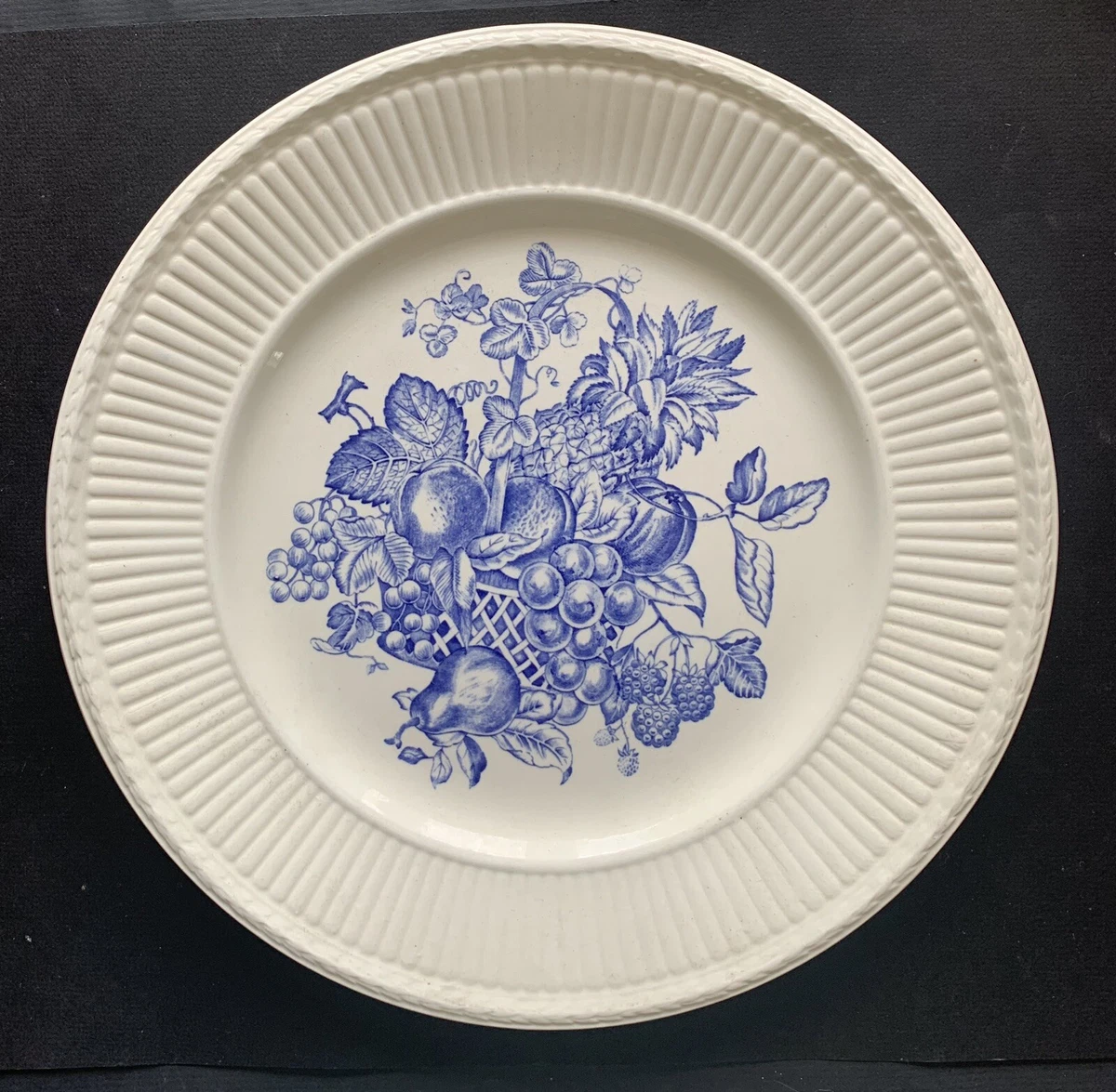 Vintage wedgwood hotsell dinner plates