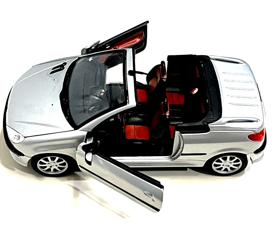 Welly 1/24 No.2413 Peugeot 206 CC Silver Model Car - Image 2 of 4