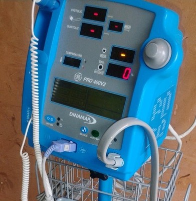 GE Dinamap Pro 400V2 Vital Signs Monitor With Power Cord Only Used Condition 
