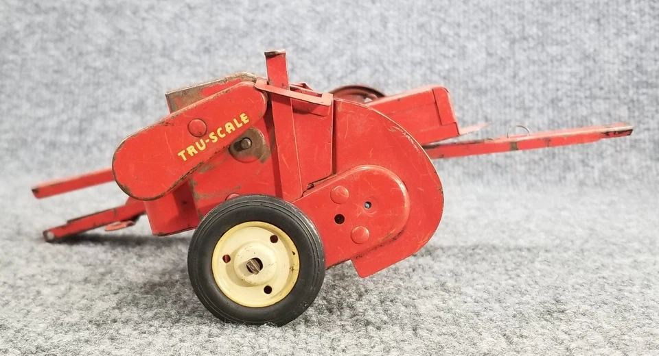 VTG Tru-Scale Vintage Pressed Steel Square Hay Baler 1:16 Scale RED - Image 3 of 4