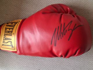 GENUINE "MIKE TYSON" RARE " GENUINE HAND SIGNED" EVERLAST BOXING GLOVE SIZE 12.