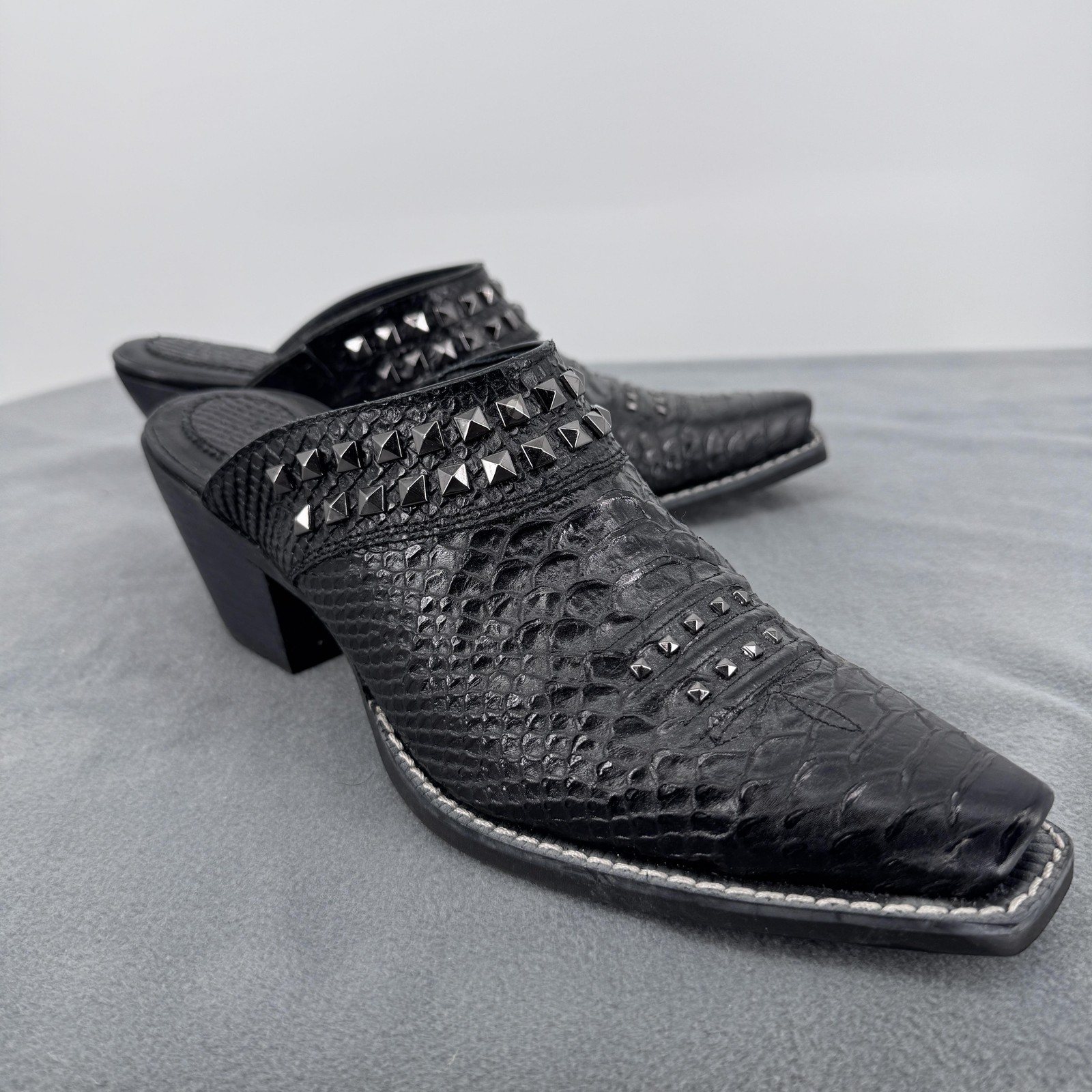 Ariat Womens Black Studded Python Embossed Mule C… - image 9