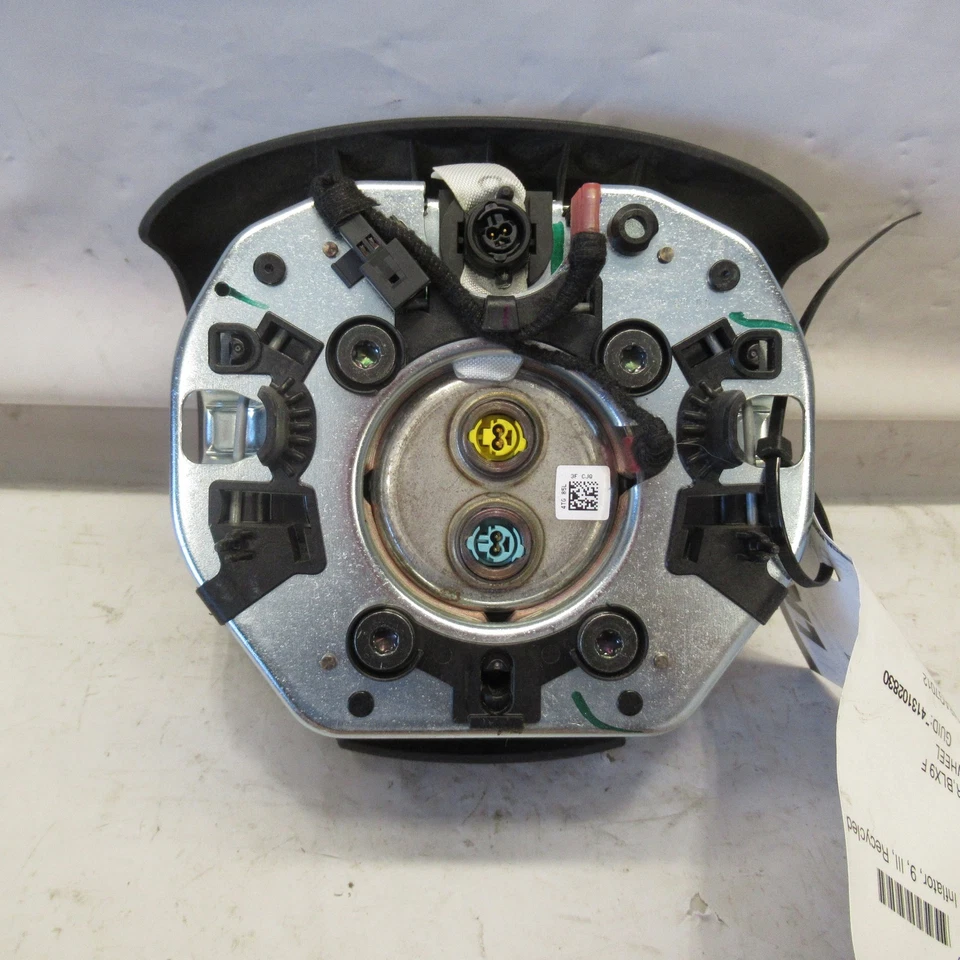 2019 2020 2021 2022 2023 Jeep Cherokee Wheel Airbag Driver Air Bag OEM - Image 2 of 4