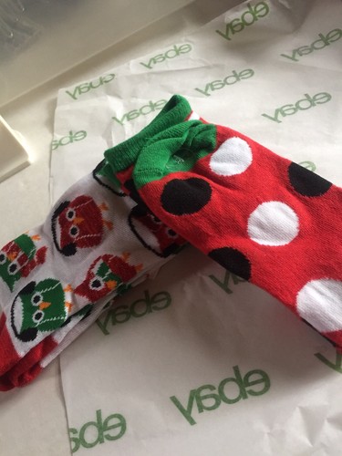 X-mas Socks Merry Christmas OWLS & DOTS Ladies 2 Pair Size 4-10 Holiday Novelty - Picture 2 of 5