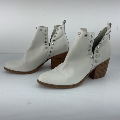 Fergie White Leather Pull On Booties Studded Trim Women Size 6.5 Preowned - Picture 2 of 7