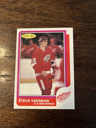 Steve Yzerman #11 1986 O-Pee-Chee card