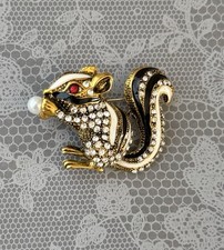 Squirrel vintage style enamel brooch pin