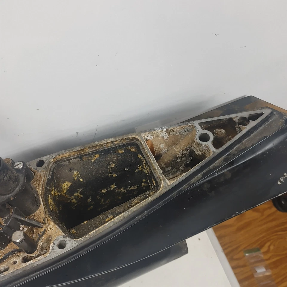 Unidad inferior Evinrude Johnson 150 175 200 HP Foto 4 de 4