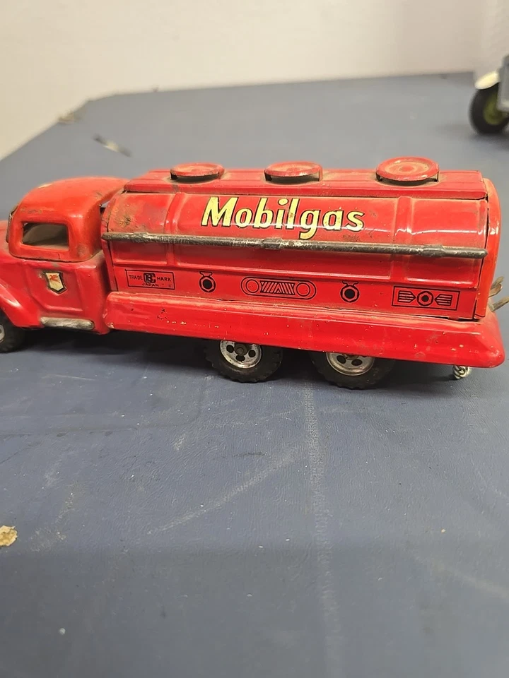 Juguete de fricción de estaño Mobilgas Mobil marca registrada vintage hecho en Japón Foto 4 de 4