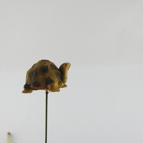 Vintage Plastic Figurine Chotchke Turtle Hong Kong Floral Pick 1" - Picture 4 of 5
