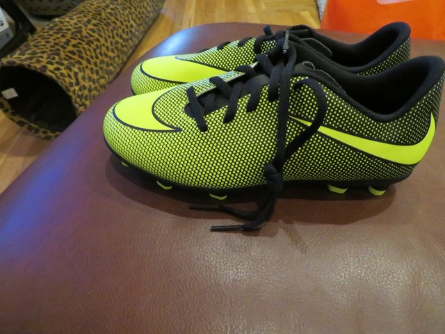 yellow and black nike soccer cleats