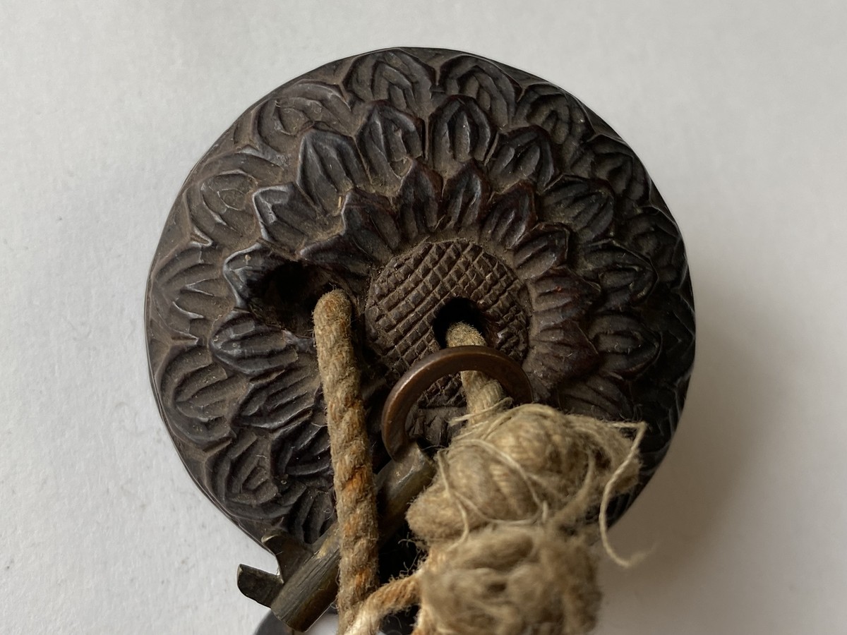 Y3832 NETSUKE wood carving Flower Manju Japan antique kimono