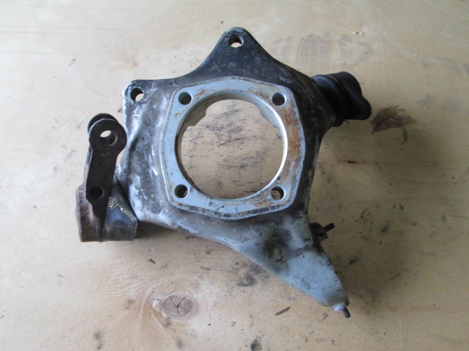 Ferrari 355 - RH Front Steering Hub Knuckle / Spindle (C) # 175487