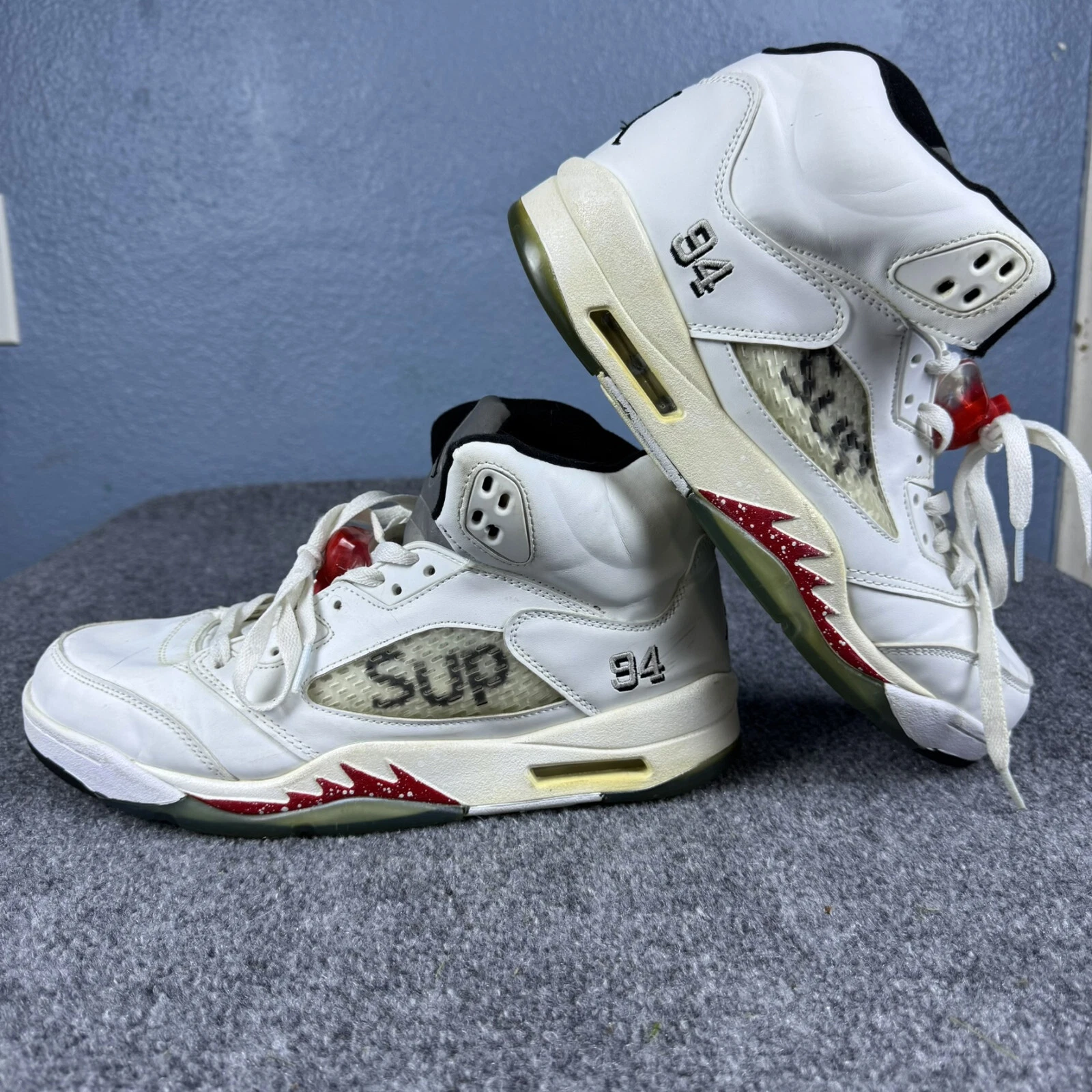 Chaussures baskets rétro homme Supreme x Air Jordan 5 pointure 11 blanc 824371101