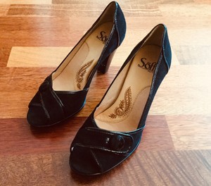 sofft black heels