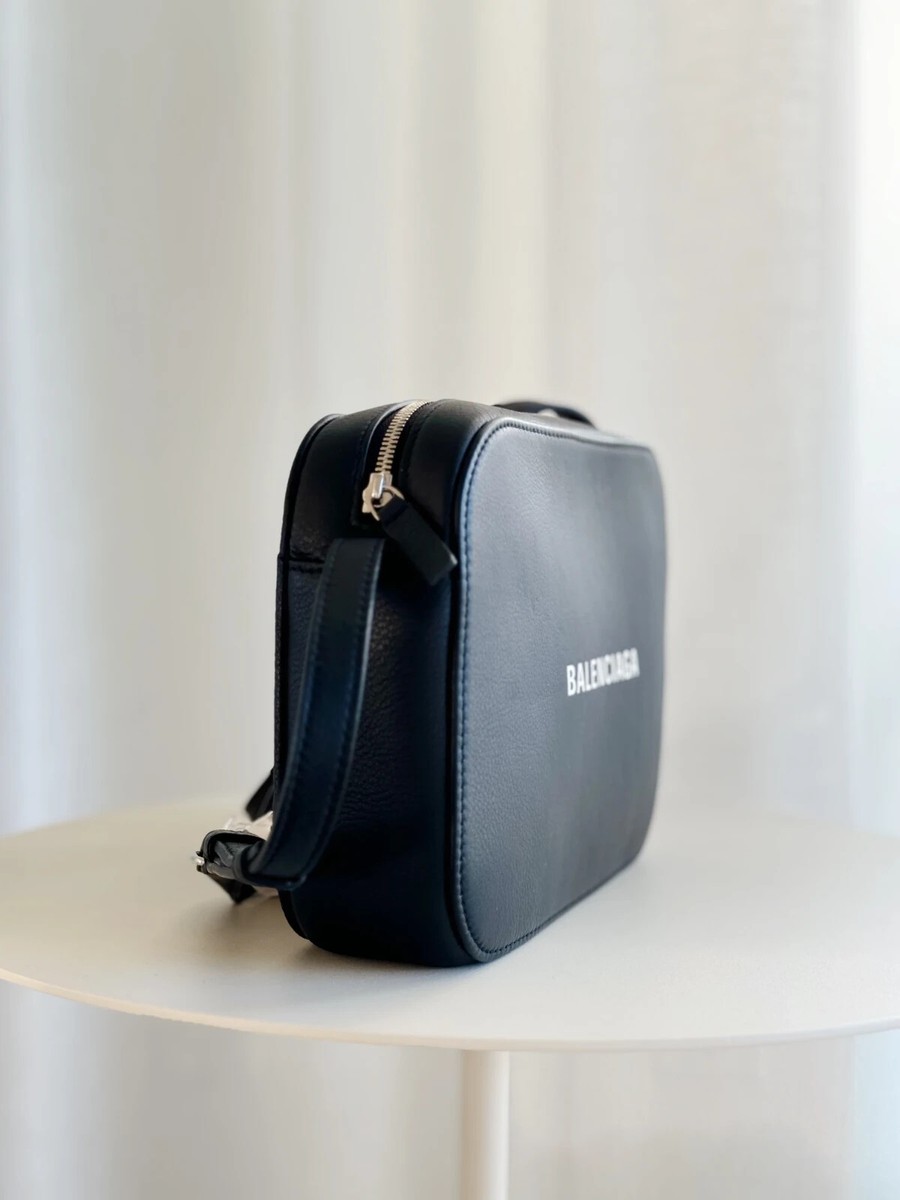 国内正規品 定価15万円 美品 BALENCIAGA CAMERA BAG Balenciaga Camera Bag - Gaja Refashion