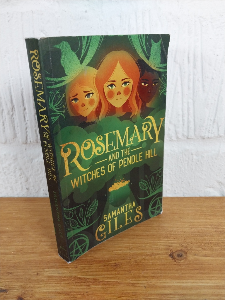 Rosemary and the Witches of Pendle Hill — Samantha Giles Paperback