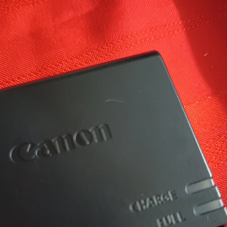 Cargador Original LC-E17 Para Batería LP-E17 Canon-250D 760D 77D M3 M6 mark2 X8i M5 Foto 3 de 3