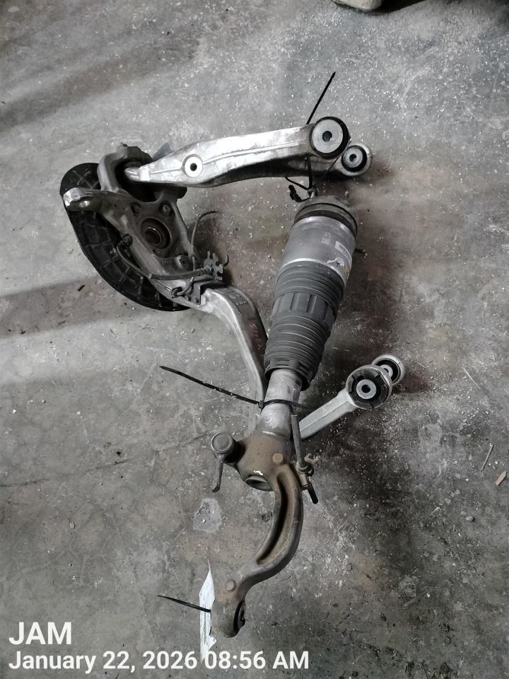RIGHT FRONT SUSPENSION KNEE ASSEMBLY OEM 2019 MASERATI LEVANTE