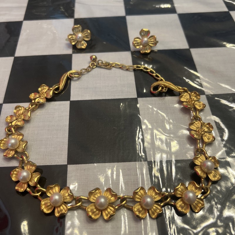 Trifari Gold Tone Matching Necklace And Earrings Faux Pearls (Some Greening)