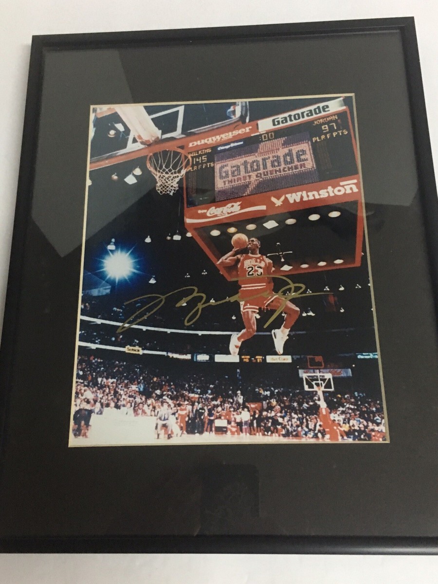 Michael Jordan 8x10 Autographed Gatorade Slam Dunk (FRAMED