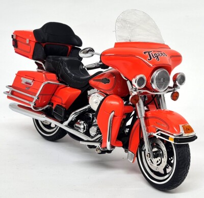 Ertl 1/12 Harley Davidson FLHTCU Ultra Classic Electra Glide 'Detroit Tigers'